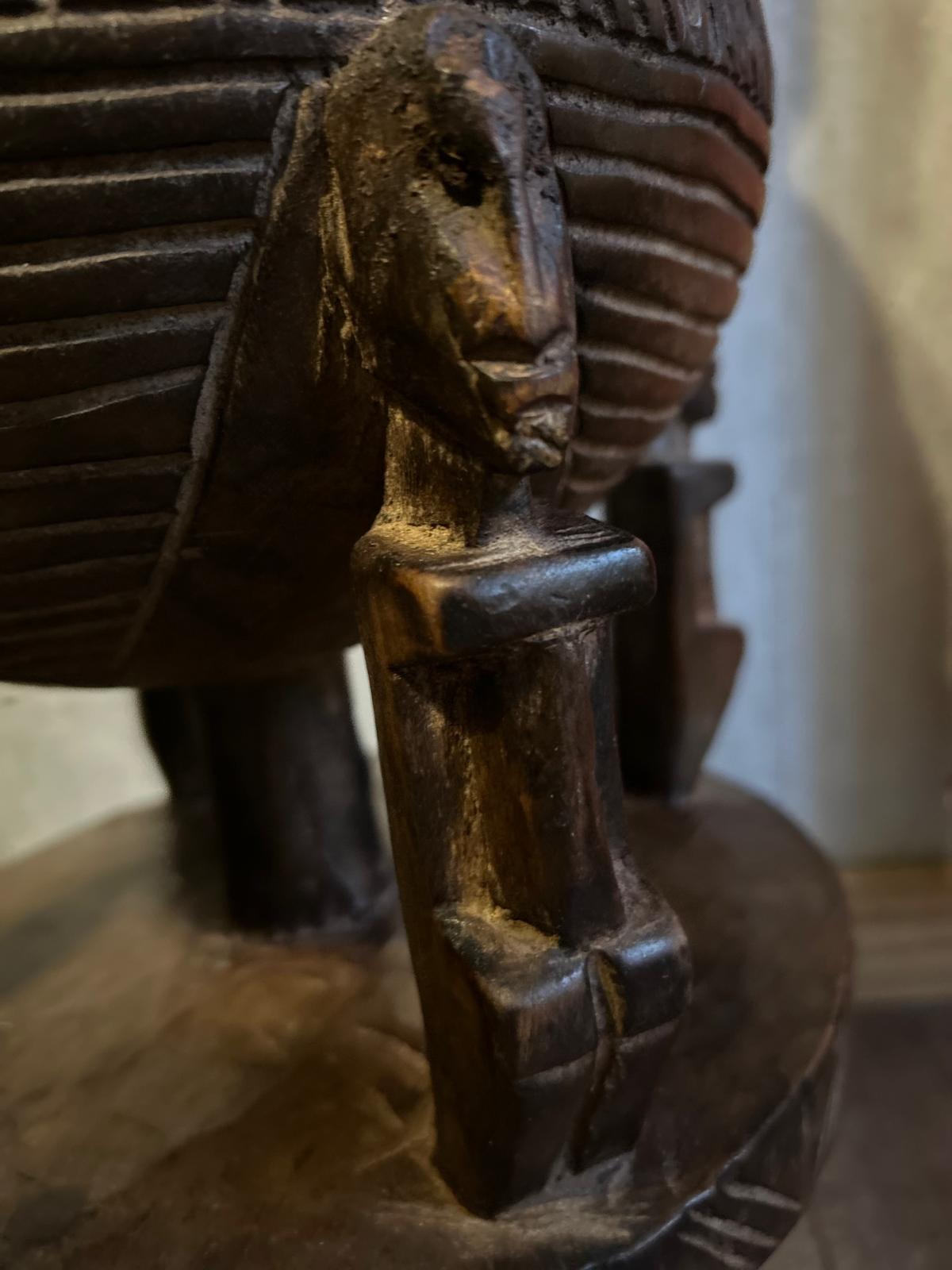 Grand pot à tabac Dogon en bois