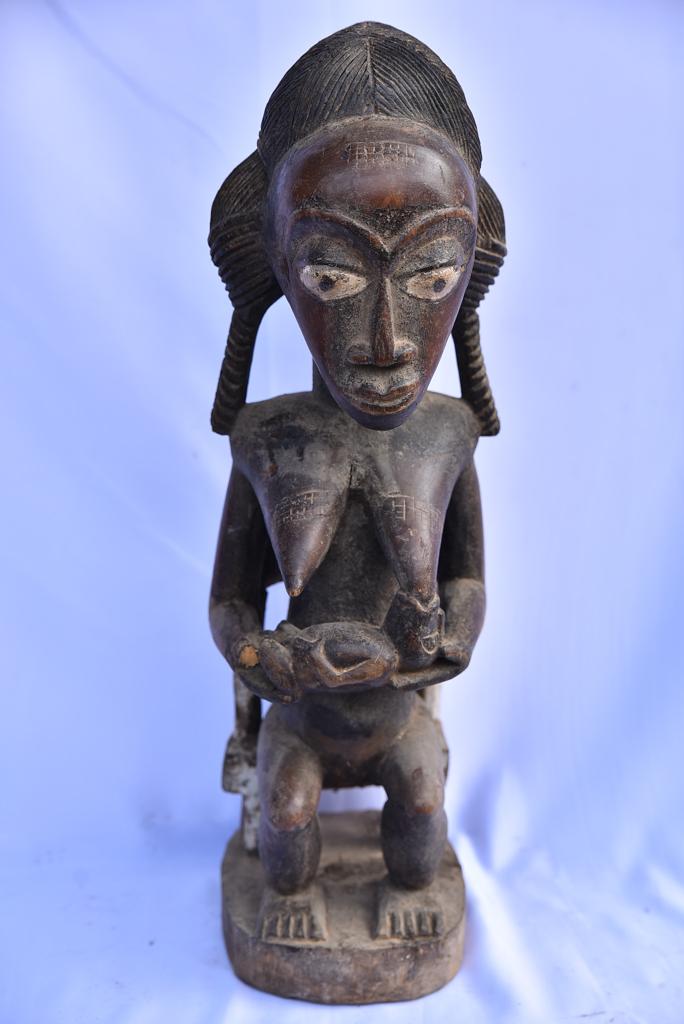 Maternité Baoule en bois, Côte d'Ivoire