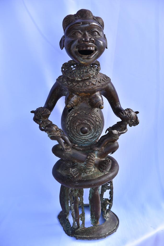 Maternité en bronze - Art Tikar du Cameroun