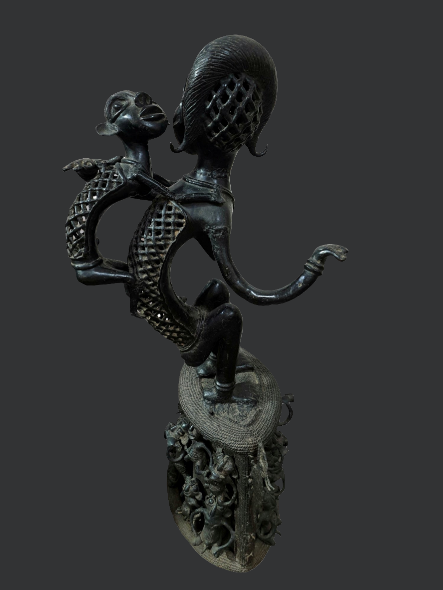 Maternite Tikar en Bronze, Cameroun