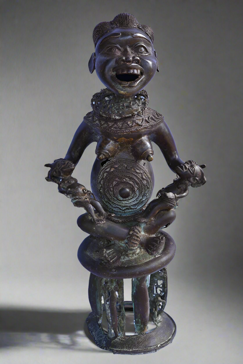 Maternite en bronze art Tikar Cameroun