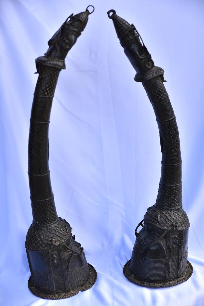 Paire De Defenses En Bronze Olifant- Ife
