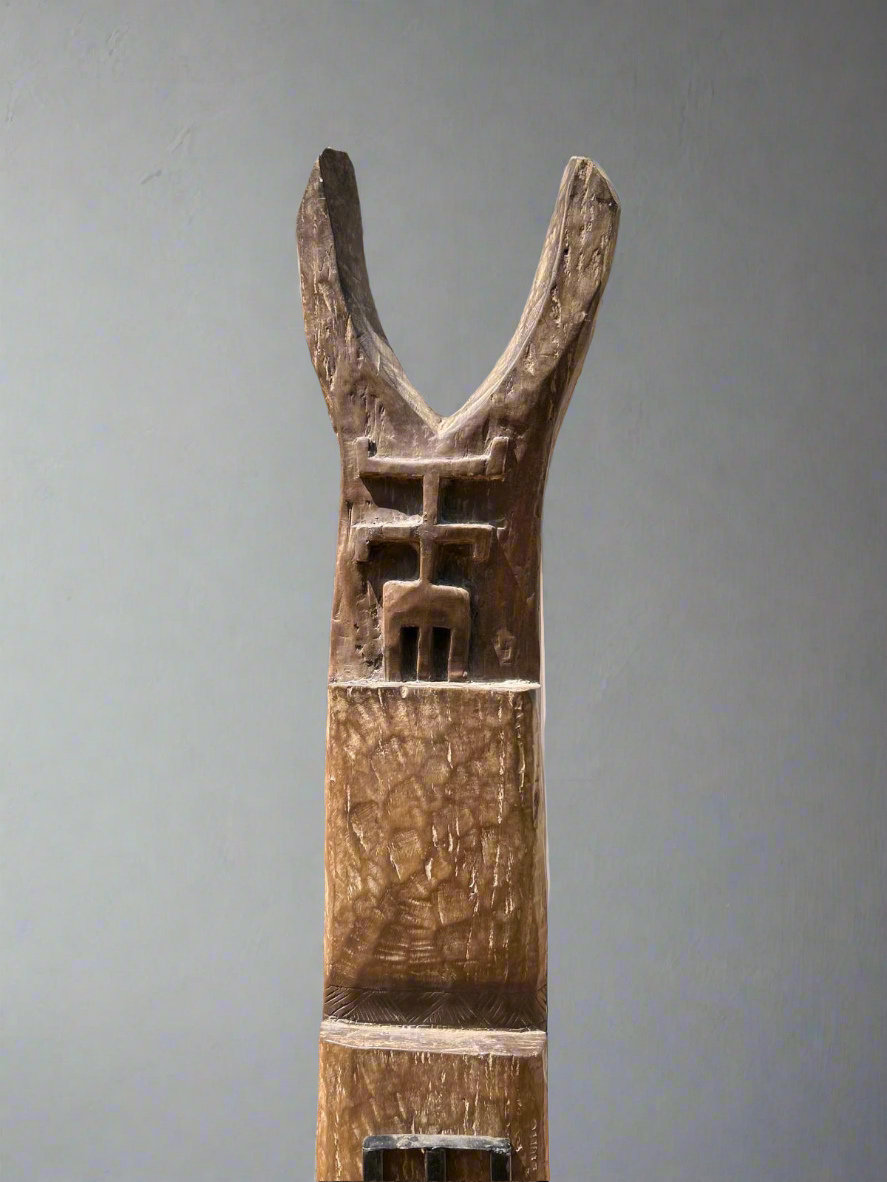 Poteau Toguna Sculpté Dogon, Mali