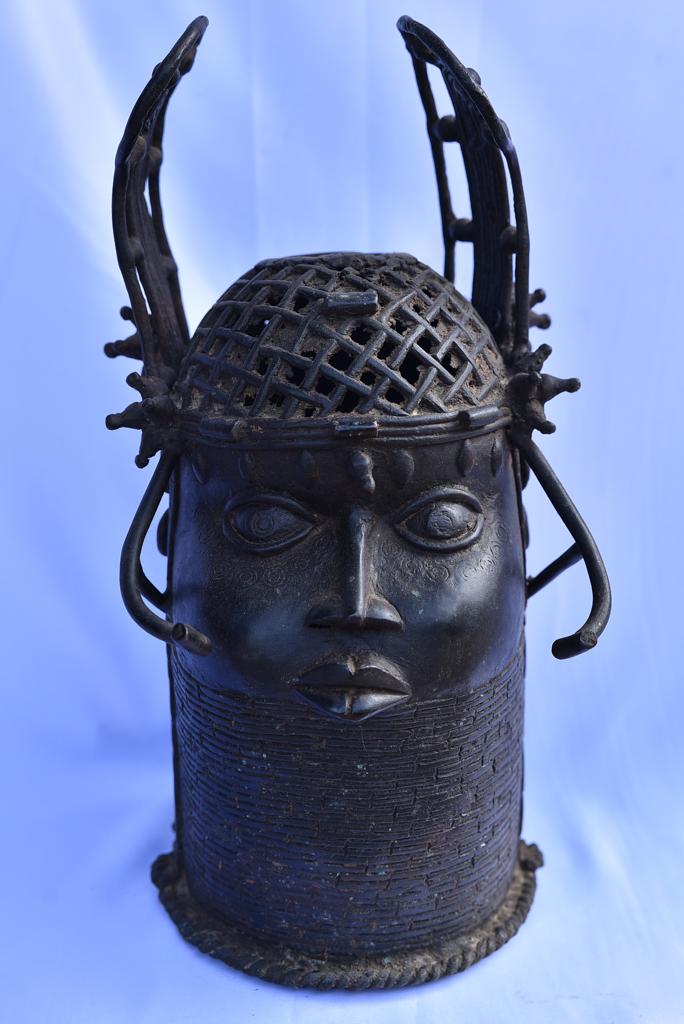 Tete Commemorative Oba A Ailettes En Bronze - Ife - Bini Edo