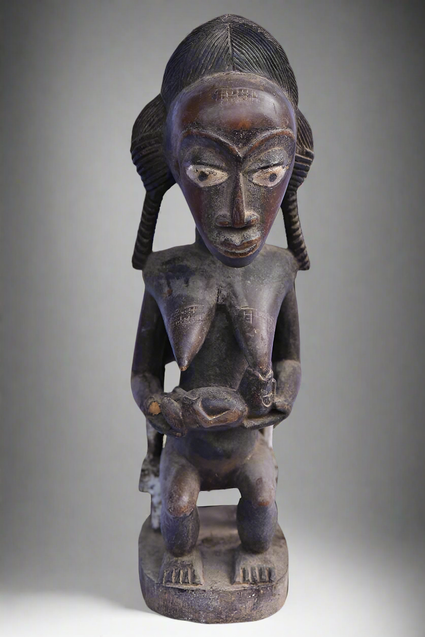 Maternité Baoule en bois, Côte d'Ivoire