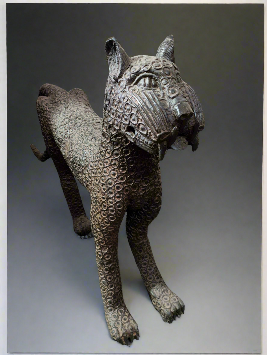 Grand leopard royal en bronze IFE