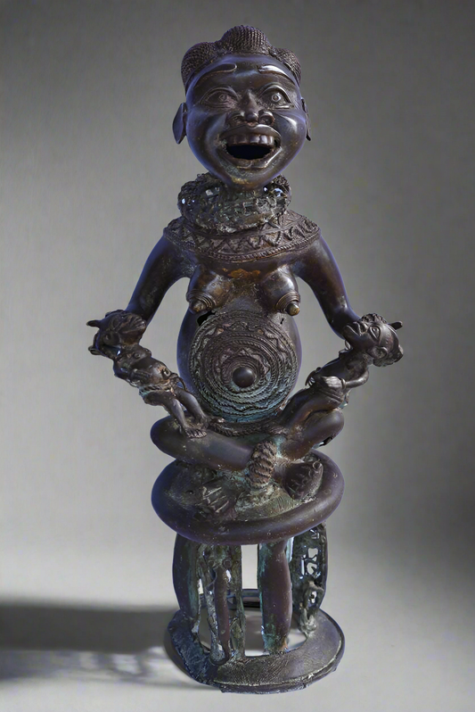 Maternite en bronze art Tikar Cameroun