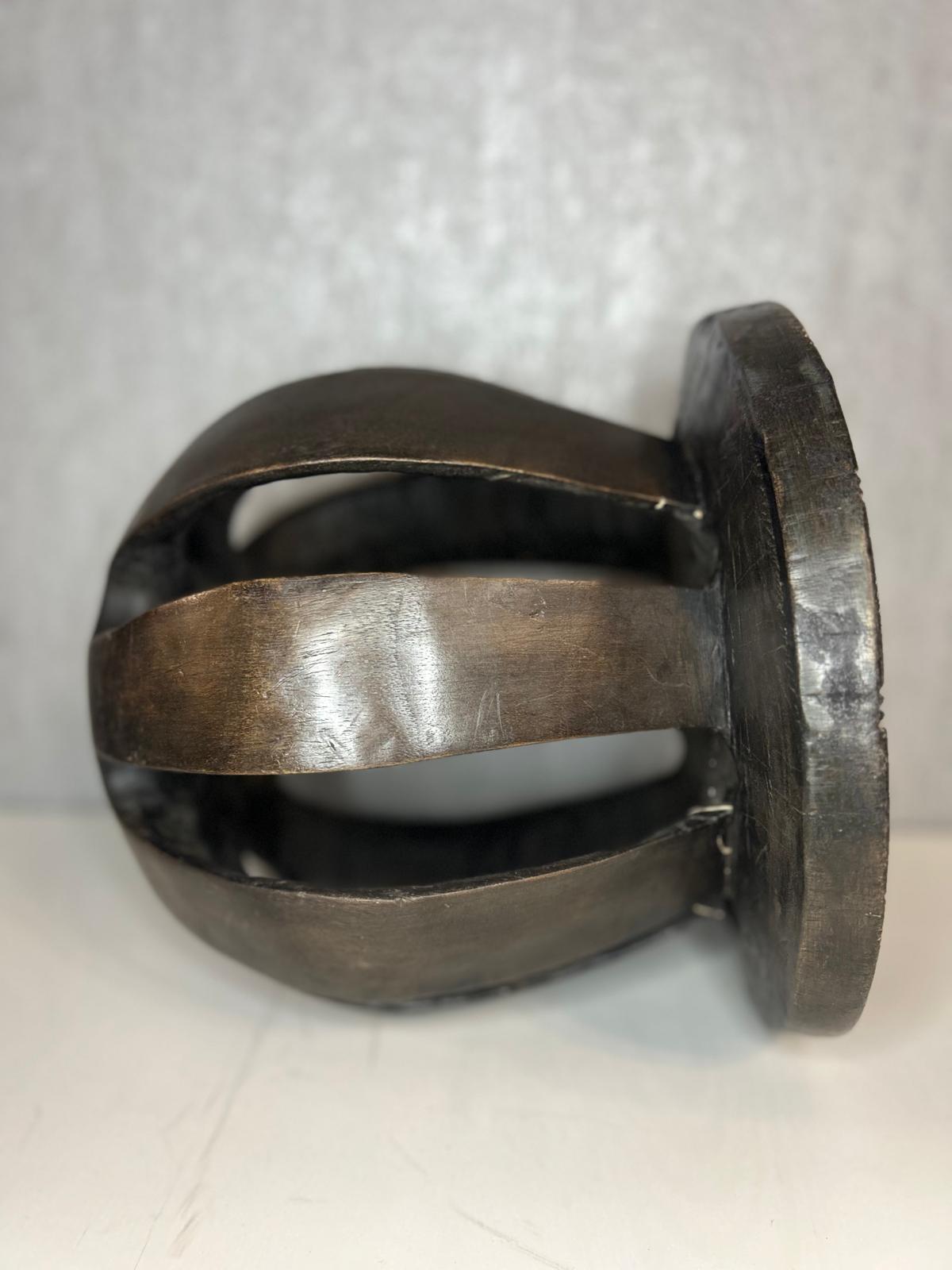 Tabouret Baga sculpté