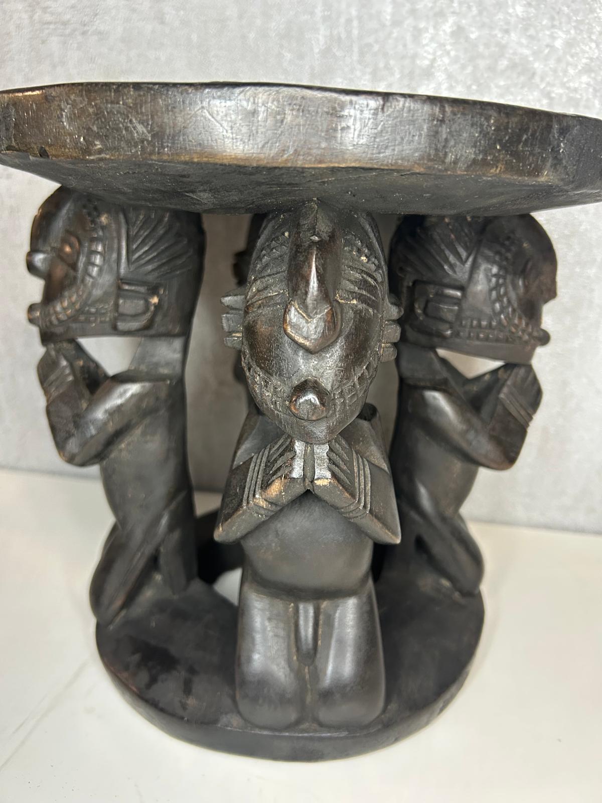 Tabouret Baga sculpté – Figures Nimba