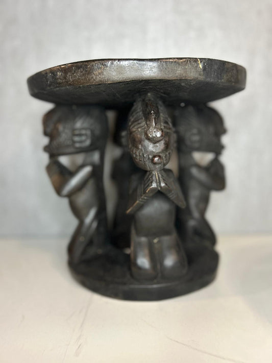 Tabouret Baga sculpté – Figures Nimba