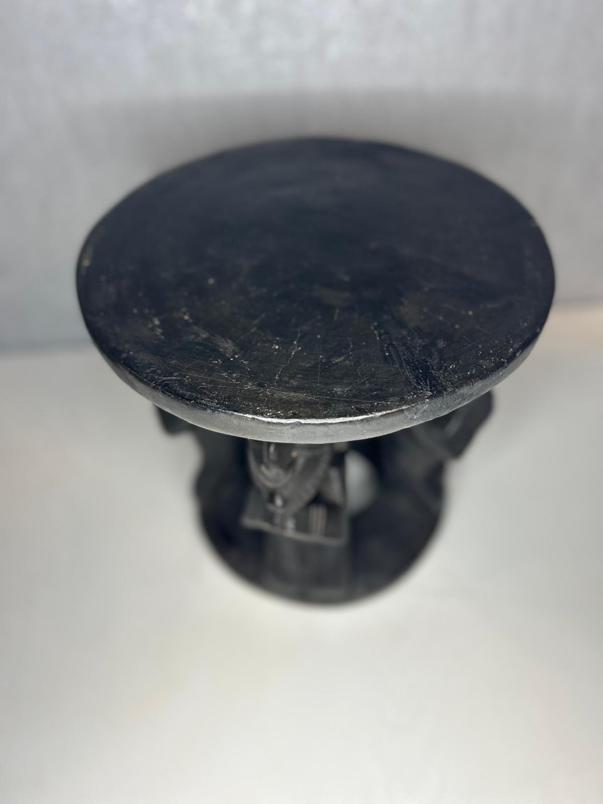 Tabouret Baga sculpté – Figures Nimba