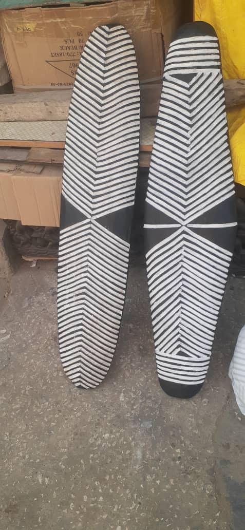 Bouclier long Bamileke en bois, Cameroun