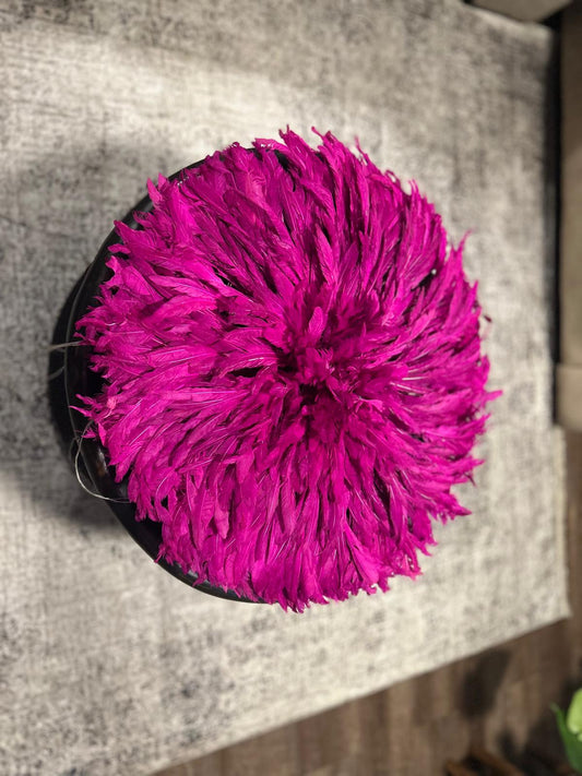 Juju Hat Cameroun – Rose vibrant | Plume africaine murale diamètre 58cm